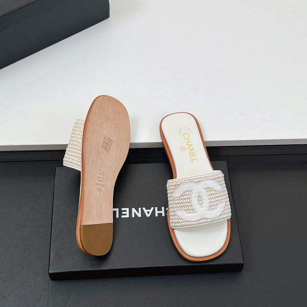 CC Slippers In White Palm Fiber 149736