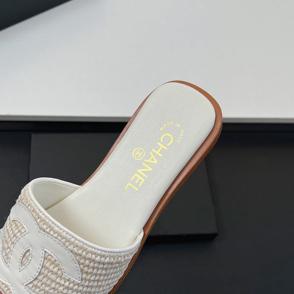 CC Slippers In White Palm Fiber 149736