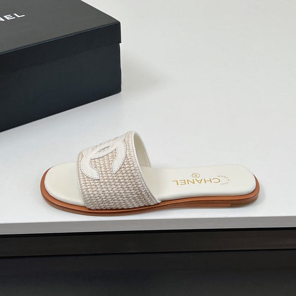 CC Slippers In White Palm Fiber 149736