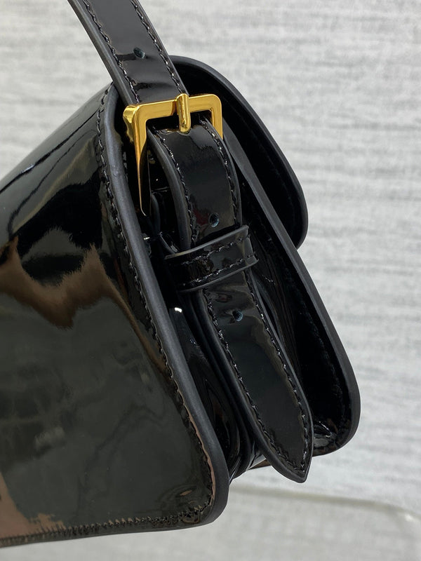 BORSA A PATTA 18 IN PELLE DI VITELLO VERNICIATA NERA