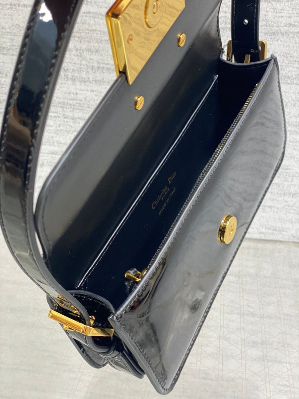 BORSA A PATTA 18 IN PELLE DI VITELLO VERNICIATA NERA