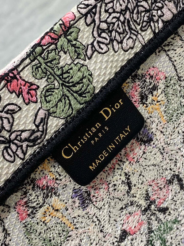 MEIDUM 36 BOOK TOTE IN COLORFUL CANVAS 226290