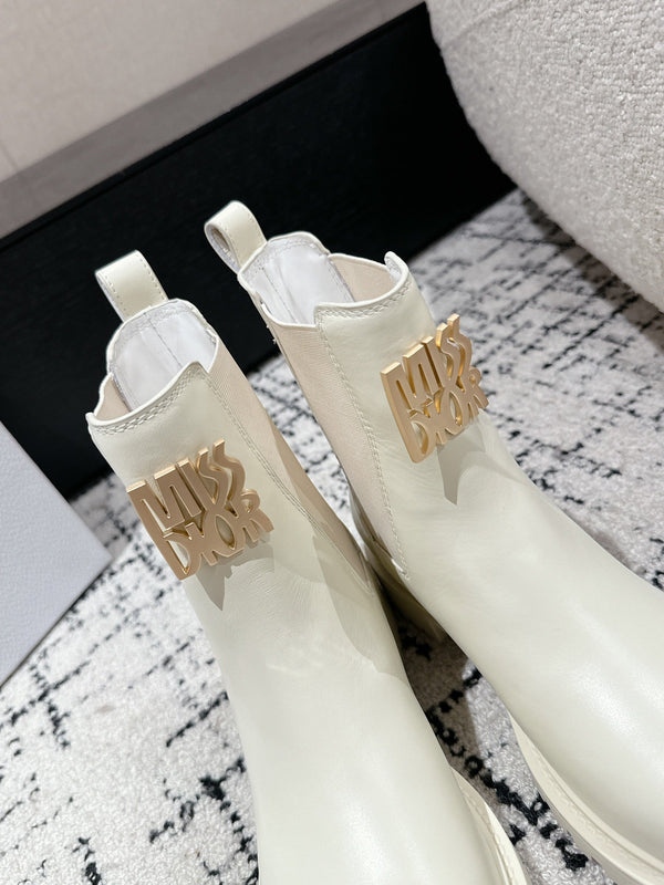 CD Miss Dior Chelsea Boots In White Calfskin 103728
