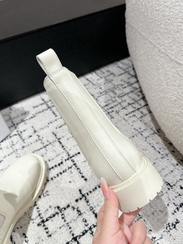 CD Miss Dior Chelsea Boots In White Calfskin 103728