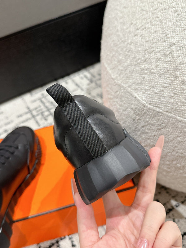 HM Jump Sneaker In Black Cowhide 985306