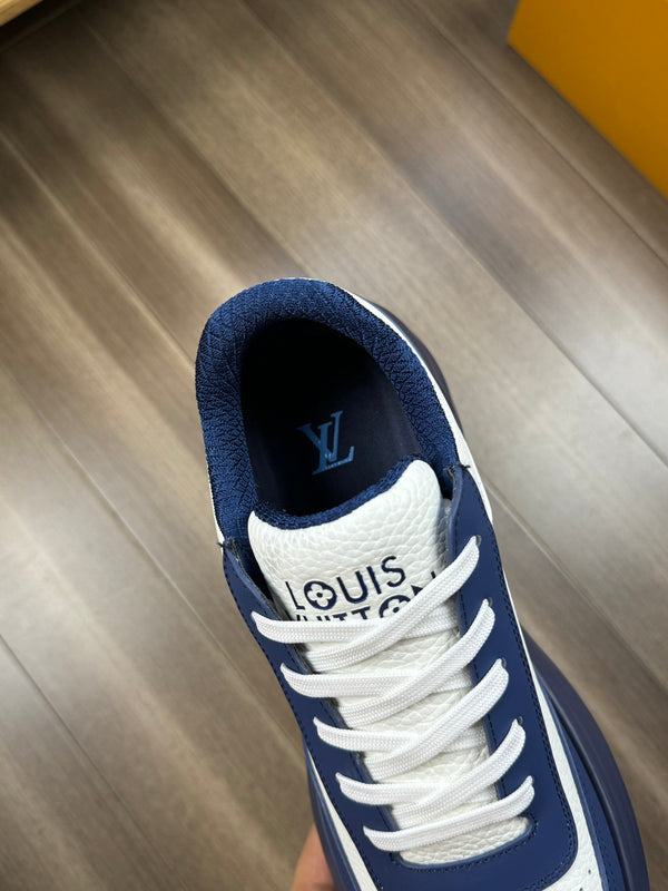 SNEAKER LV SPORT IN PELLE DI VITELLO BIANCA E BLU NAVY CON LOGO