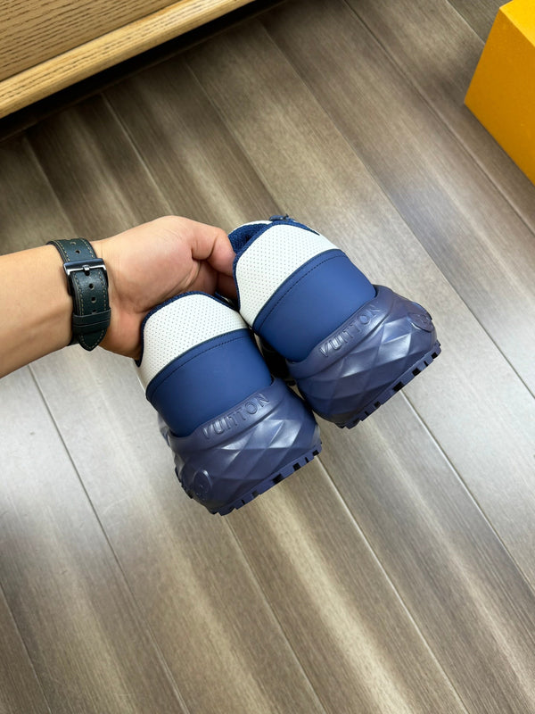 SNEAKER LV SPORT IN PELLE DI VITELLO BIANCA E BLU NAVY CON LOGO