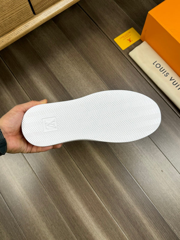 LV TRAINER SNEAKER WHITE MIX GREEN CALFSKIN AND BREATHABLE FABRIC