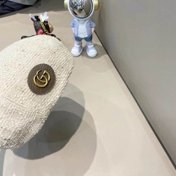 BERRET HAT IN WHITE CREAM TWEED 394274