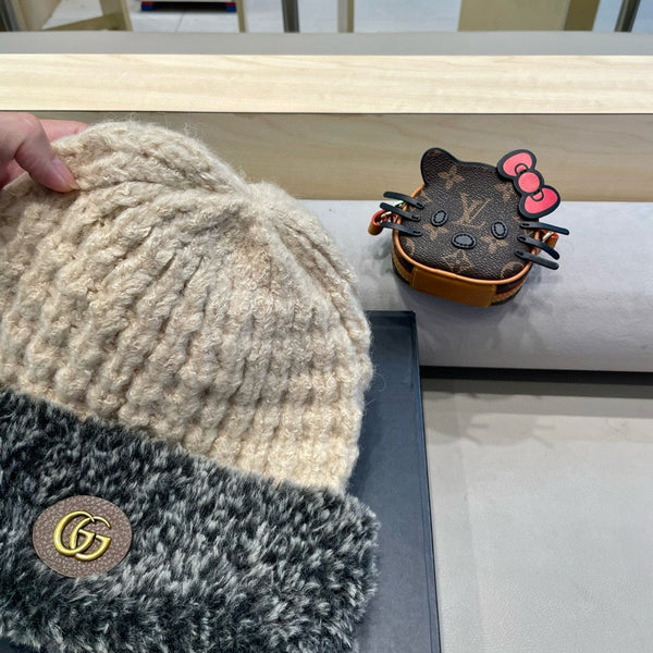 BEANIE HAT IN BEIGE WOOL AND FLEECE 399547