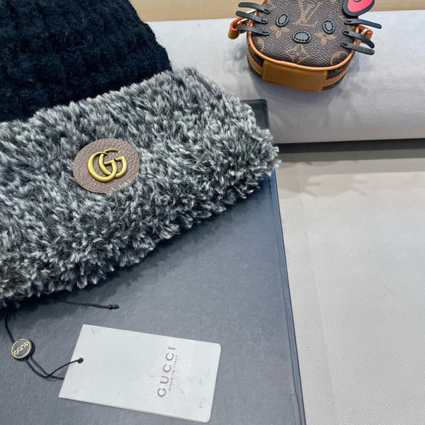 BEANIE HAT IN BLACK WOOL AND FLEECE 399548