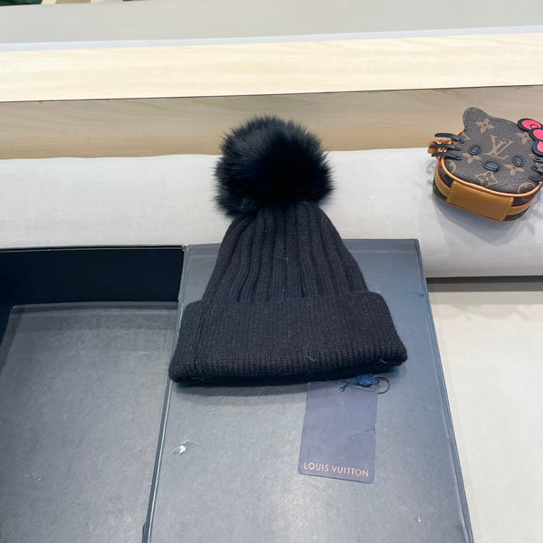KNITTED BEANIE HAT IN BLACK WOOL AND FOX FUR 409788