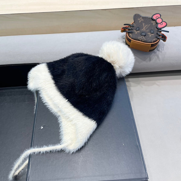 CAPPELLO IN MAGLIA IN LANA MISTA BIANCA E NERA 426270 