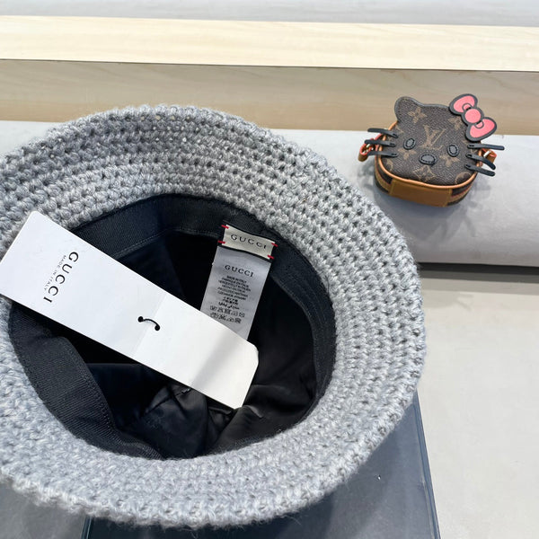 CAPPELLO A SECCHIELLO IN MAGLIA DI LANA GRIGIO ACCIAIO 413396