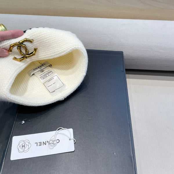 Cappello in maglia di lana bianca 424302 