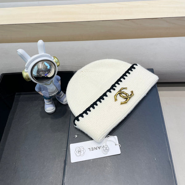 Cappello in maglia di lana bianca 424302 