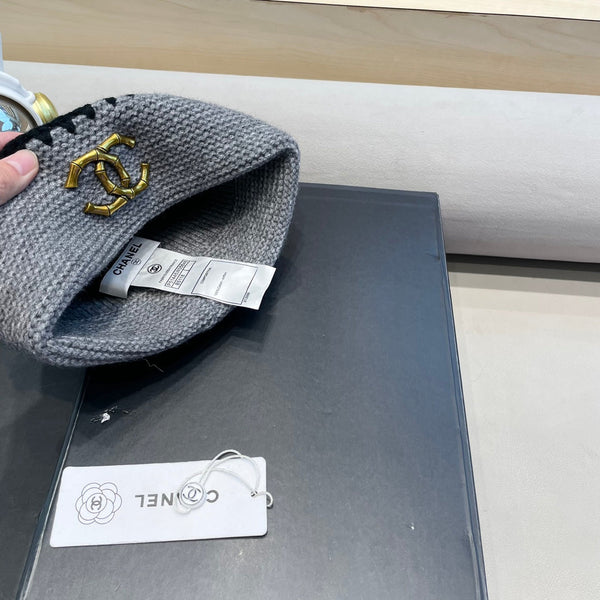 CAPPELLO IN MAGLIA DI LANA GRIGIO OMBRA 424301