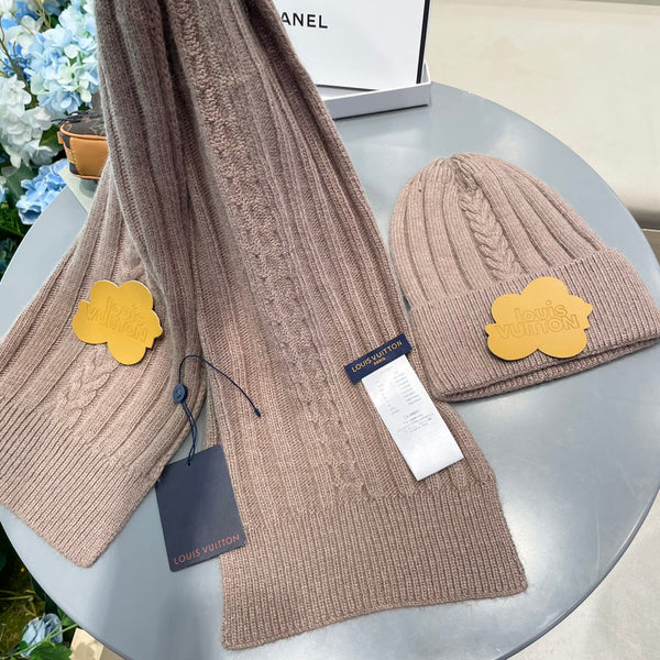 SET SCARF AND HAT IN LIGHT BROWN WOOL 419146