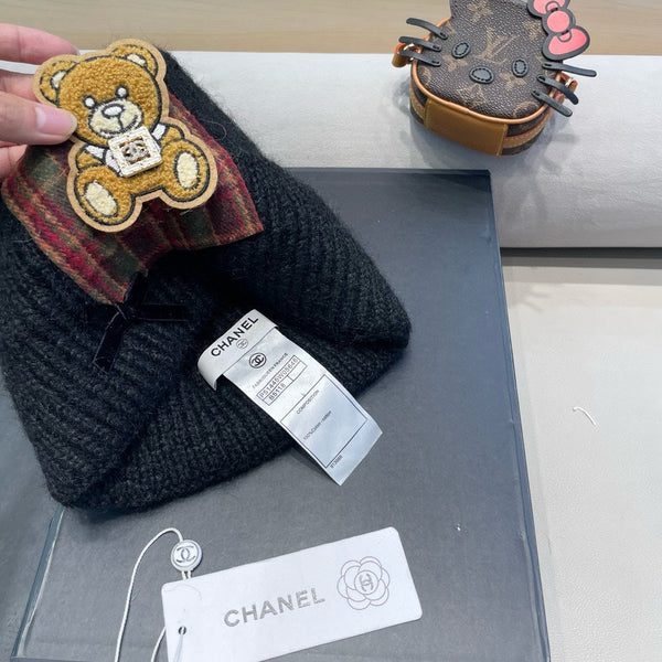 BERRETTO IN LANA NERA CON FIOCCO 421254 