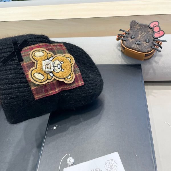 BERRETTO IN LANA NERA CON FIOCCO 421254 