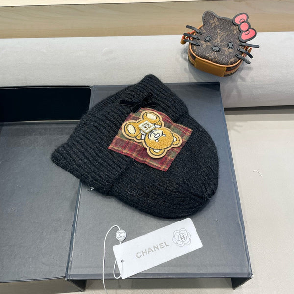 BERRETTO IN LANA NERA CON FIOCCO 421254 