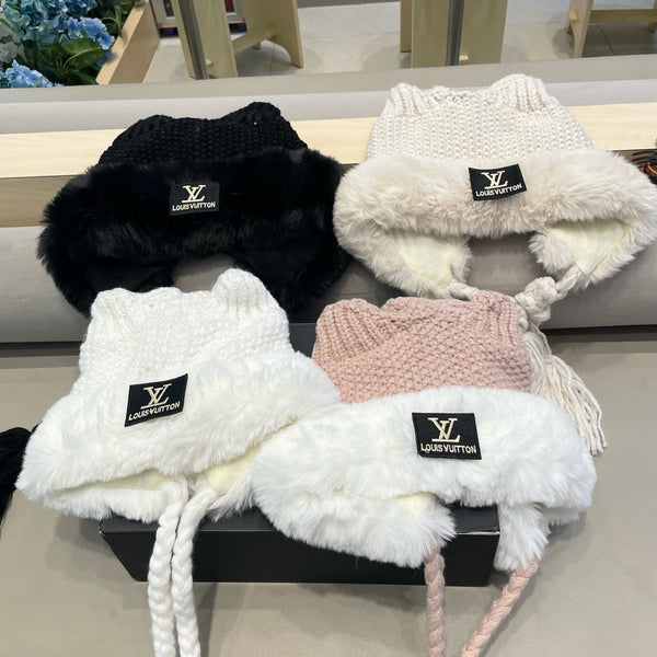 KNITTED BEANIE HAT IN WHITE WOOL WITH JAPANESE CAT EARS 421259