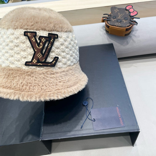 CAPPELLO A SECCHIELLO IN LANA BIANCA MISTA BEIGE 421039