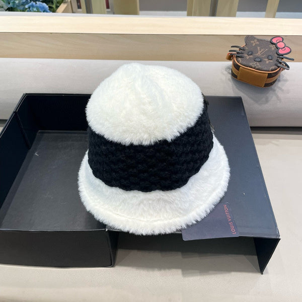 CAPPELLO A SECCHIELLO IN LANA MISTO BIANCO E NERO 421040 