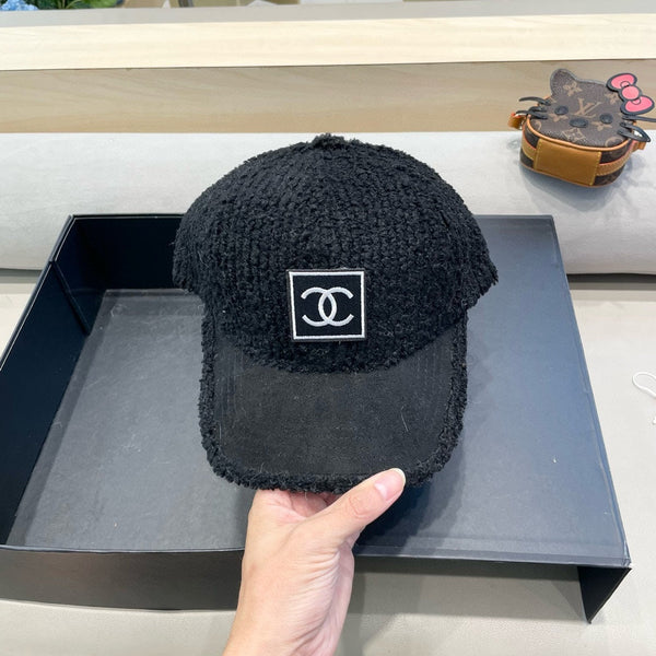 CAPPELLINO DA BASEBALL IN SHEARLING NERO 422433 