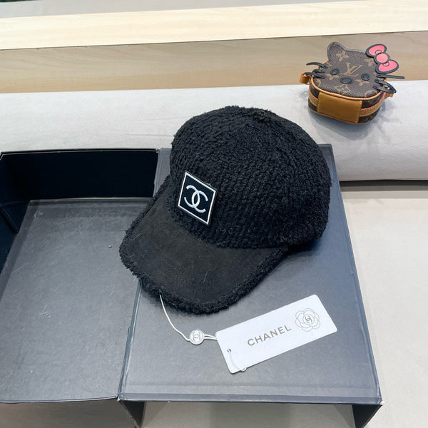 CAPPELLINO DA BASEBALL IN SHEARLING NERO 422433 