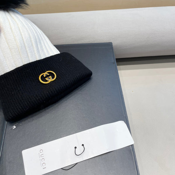 BEANIE HAT IN BLACK MIX WHITE WOOL AND FOX FUR 422504