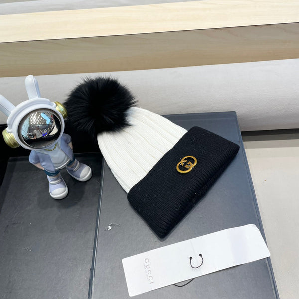 BEANIE HAT IN BLACK MIX WHITE WOOL AND FOX FUR 422504