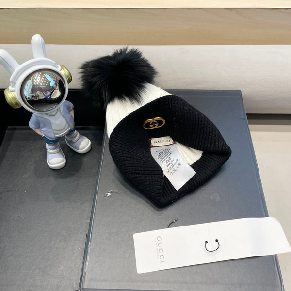 BEANIE HAT IN BLACK MIX WHITE WOOL AND FOX FUR 422504