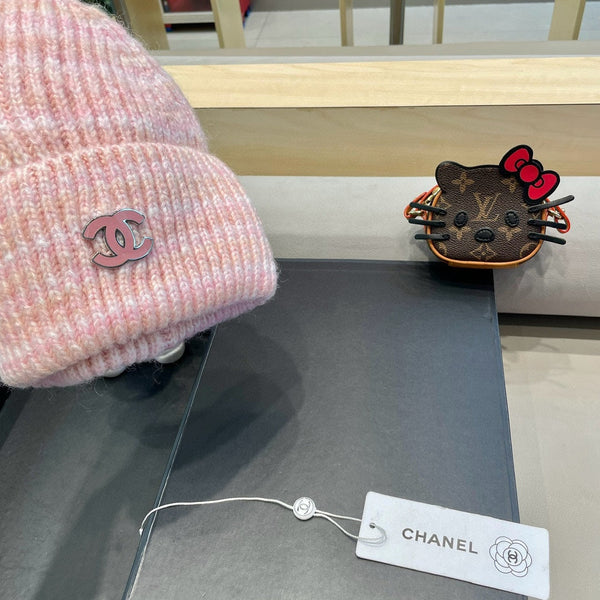 CAPPELLO A RIGHE IN LANA ROSA CHIARO 424515 