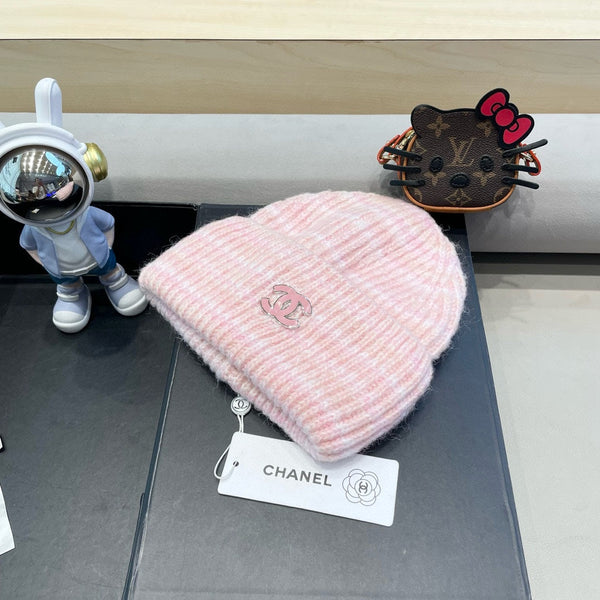 CAPPELLO A RIGHE IN LANA ROSA CHIARO 424515 