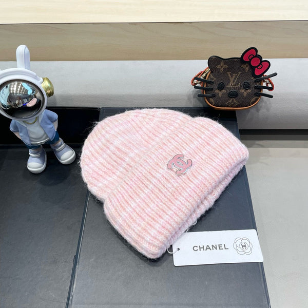 CAPPELLO A RIGHE IN LANA ROSA CHIARO 424515 