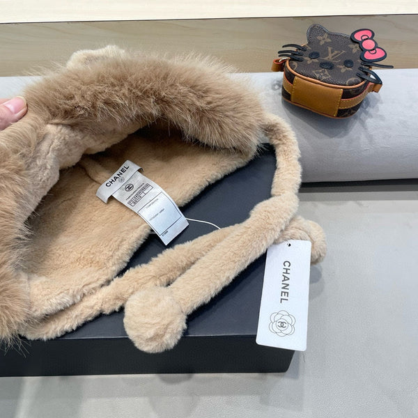 BEANIE HAT IN CAMEL BROWN LAMB FUR 426238