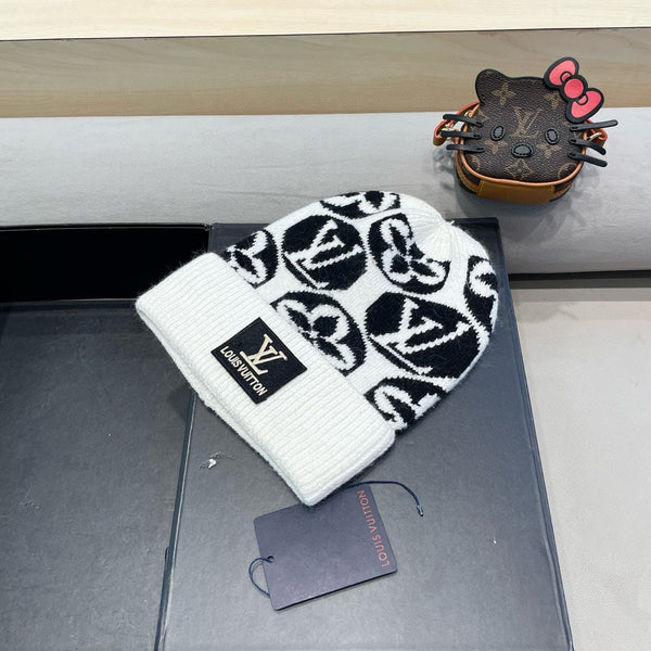 KNITTED BEANIE HAT IN WHITE MIX BLACK WOOL AND RABBIT FUR 426243