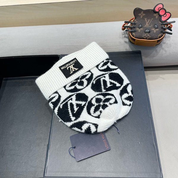 KNITTED BEANIE HAT IN WHITE MIX BLACK WOOL AND RABBIT FUR 426243