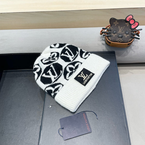 KNITTED BEANIE HAT IN WHITE MIX BLACK WOOL AND RABBIT FUR 426243