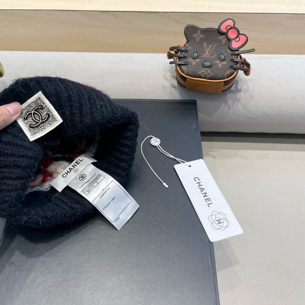 BERRETTO IN MAGLIA NERO MIX ROSSO 428243 