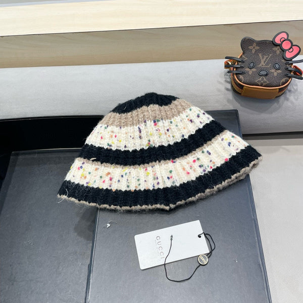 CAPPELLO A SECCHIELLO IN MAGLIA A RIGHE COLORATO 428100 