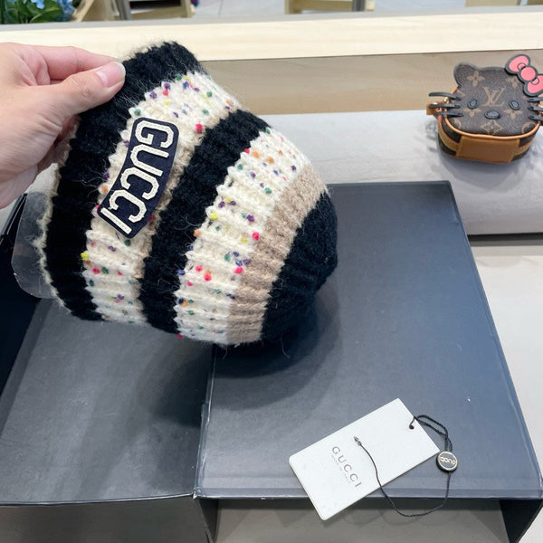 CAPPELLO A SECCHIELLO IN MAGLIA A RIGHE COLORATO 428100 