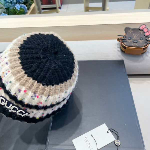 CAPPELLO A SECCHIELLO IN MAGLIA A RIGHE COLORATO 428100 