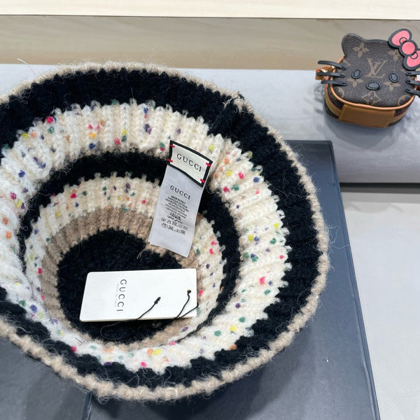 CAPPELLO A SECCHIELLO IN MAGLIA A RIGHE COLORATO 428100 