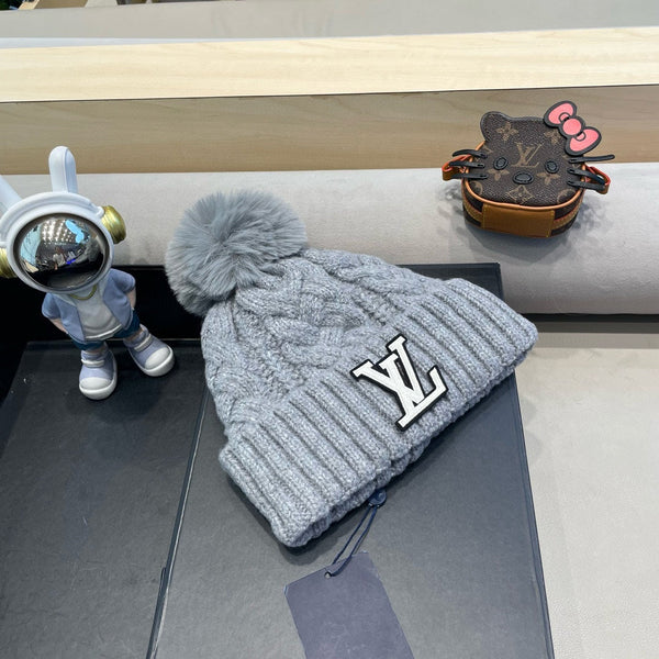 BERRETTO IN MAGLIA DI LANA GRIGIA E PELLICCIA DI AGNELLO 430046 