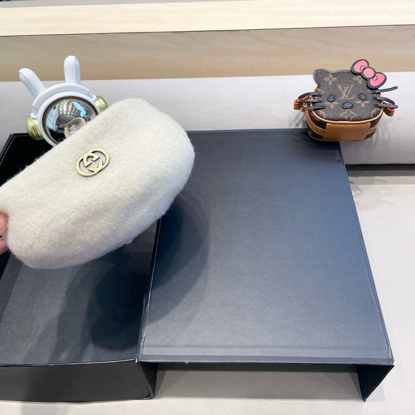 BERET HAT IN WHITE WOOL 430079