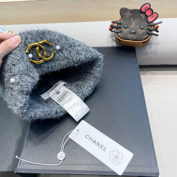 BERRETTO IN LANA GRIGIO SQUALO 430083 