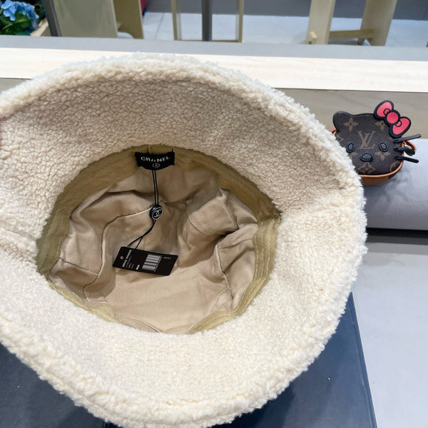 CAPPELLO ALLA PESCATORE IN LANA DI AGNELLO BEIGE 430249 