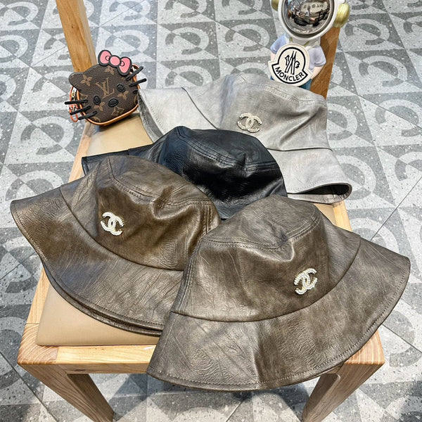 CAPPELLO A SECCHIELLO IN PELLE DI VITELLO NERA 431732